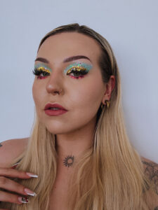 Glitternisti kosmeettinen glitter kasvoille, hiuksiin ja vartalolle.
