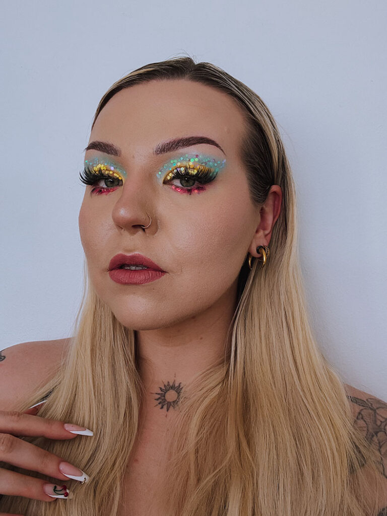 Glitternisti kosmeettinen glitter kasvoille, hiuksiin ja vartalolle.