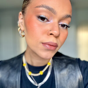 Glitternisti biohajoava kosmeettinen glitter kasvoille, hiuksiin ja vartalolle.