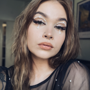 Glitternisti kasvohelmet