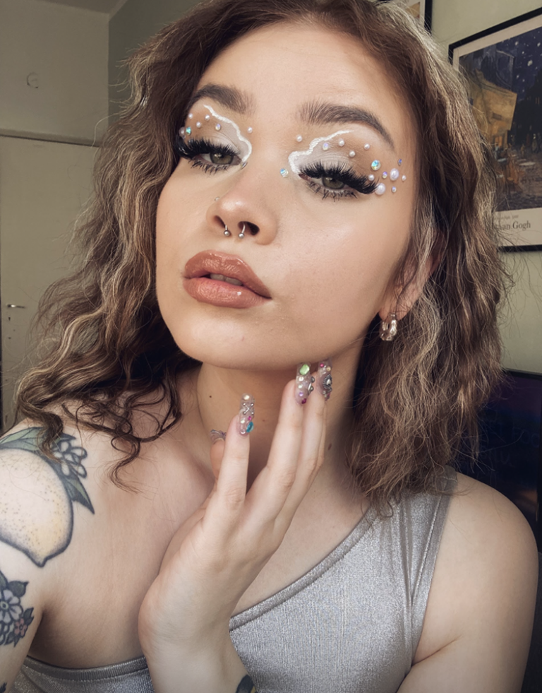 Glitternisti kasvohelmet