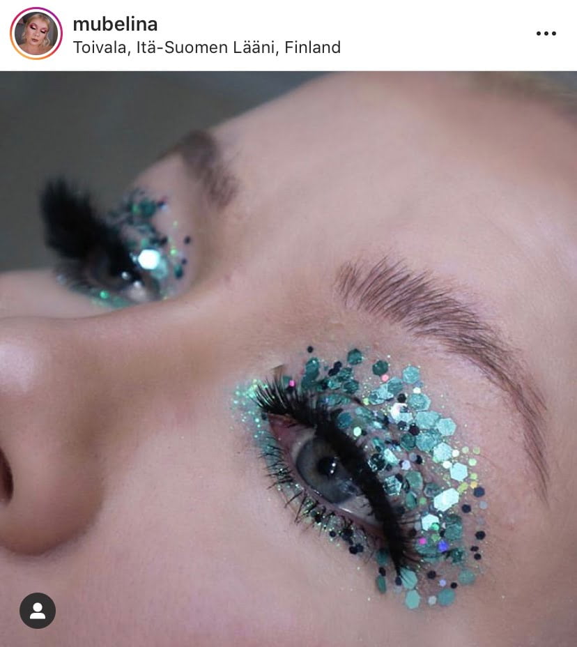 Full flase lashes with glitter makeup.