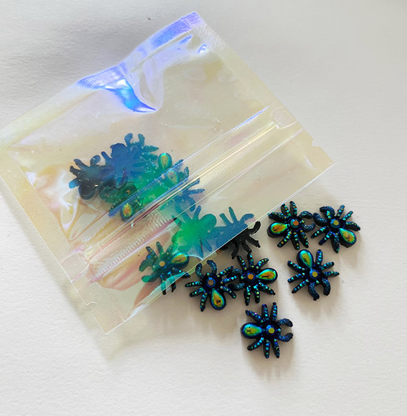 Halloween spider face decoration