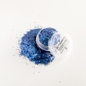 Deep Blue ecoglitter in 1 mm flake size.