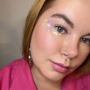 Glitternisti kosmeettinen glitter.