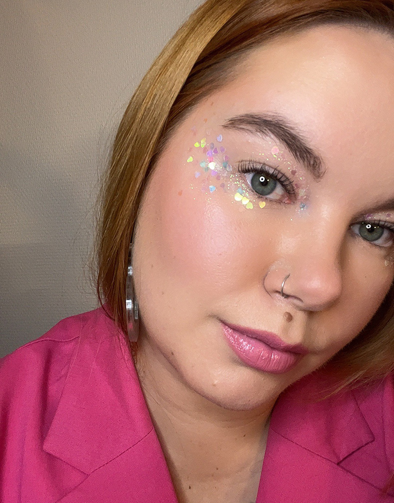 Glitternisti kosmeettinen glitter.