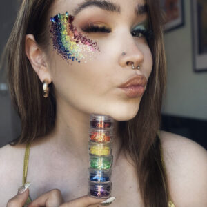 Glitternisti kosmeettinen glitter.