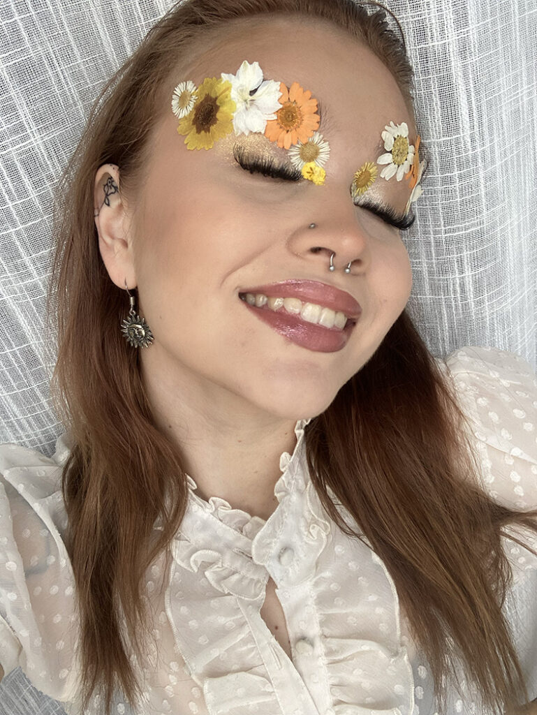 Glitternisti kasvokukat festarimeikkiin.