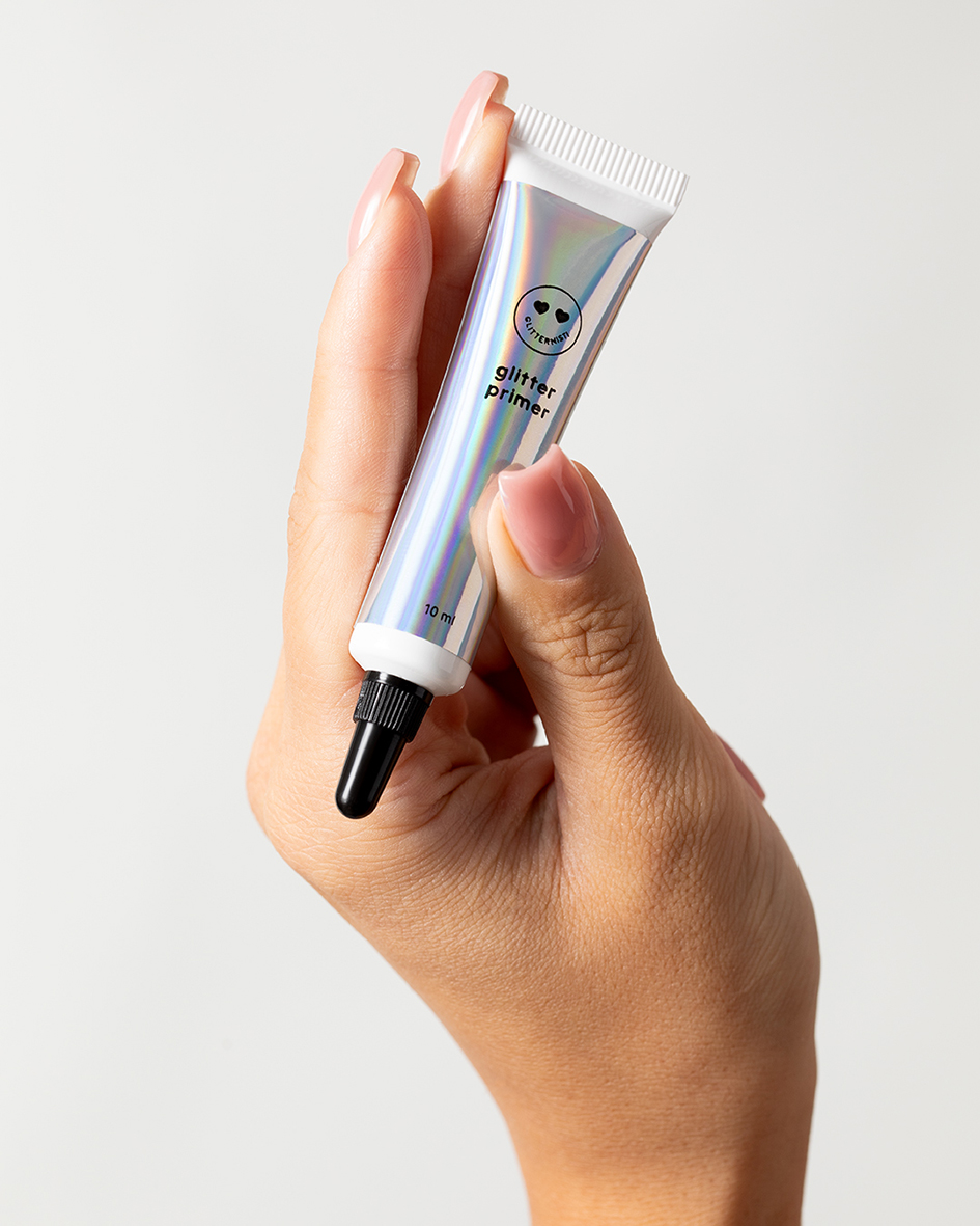 Glitternisti glitter primer glittermeikin kiinnitykseen.
