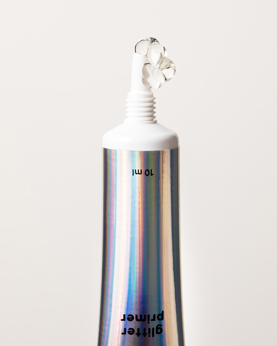 Glitternisti glitter primer glittermeikin kiinnitykseen.