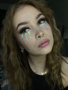 TOP 3 Helppoa Halloween Glittermeikkiä Ihotimanteilla