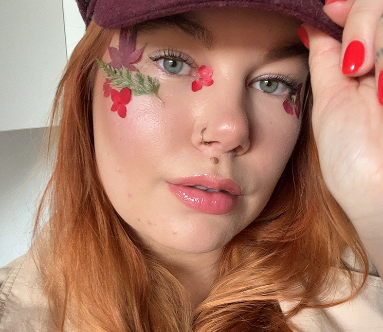 Glitternisti kasvokukat kukkameikkiin.