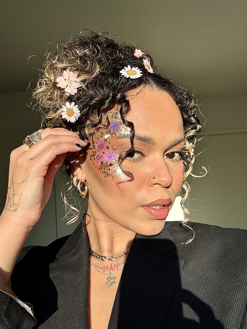 Glitternisti kosmeettinen glitter kasvoille, hiuksiin ja vartalolle.