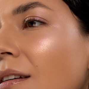 Glam Riot meikkisarjan Rainbow Rave Highlighter on super kiiltävä ja monisävyinen tuote.