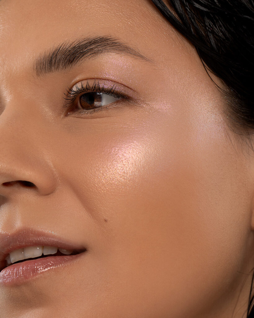 Rainbow Rave highlighter on osa Glitternistin Glam Riot meikkisarjaa.