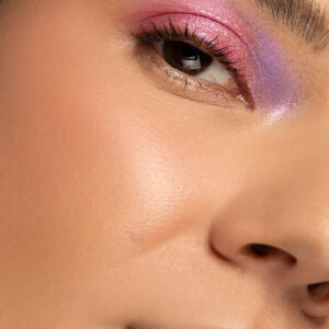 Glam Riot meikkisarjan Sunset Alchemy on super kiiltävä ja monisävyinen luomiväri lämpimissä sävyissä.