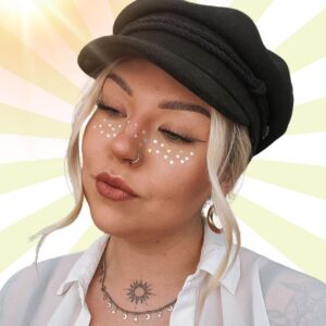 Glitter pisamat tuotesettiin kuuluu kaikki tarvittava glitter pisamien tekoon.