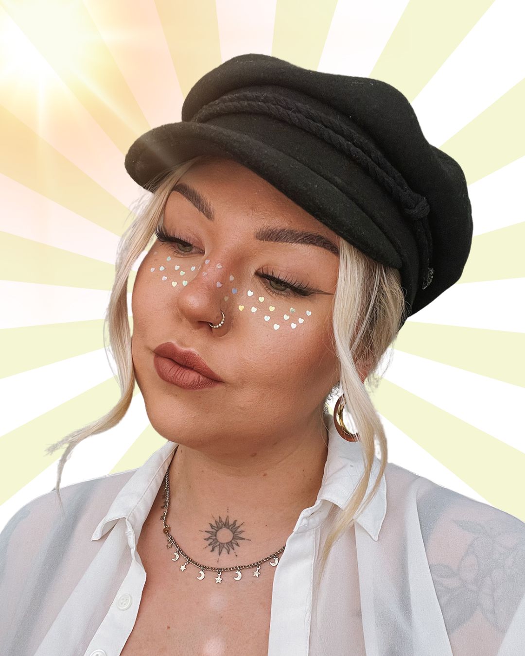 Glitter pisamat tuotesettiin kuuluu kaikki tarvittava glitter pisamien tekoon.