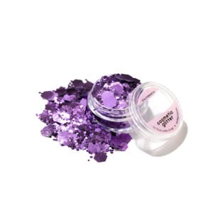 GOA XL on luonnossa hajoava kosmeettinen glitter sävyssä lila.