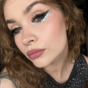 Glitternisti biohajoava kosmettinen glitter.