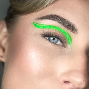Uv Neon eyeliner värissä vihreä.