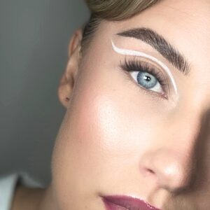 Uv eyeliner värissä valkoinen.